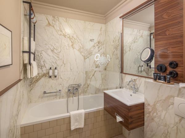 Queen's Court Hotel & Residence : photo 1 de la chambre suite familiale 2 chambres