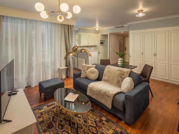 Queen's Court Hotel & Residence : photo 7 de la chambre suite deluxe avec lit king-size