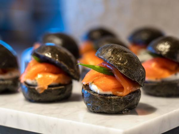 The Ritz-Carlton, Los Angeles L.A. Live : photo 9 de la chambre deluxe queen, guest room, 2 queen, club lounge access