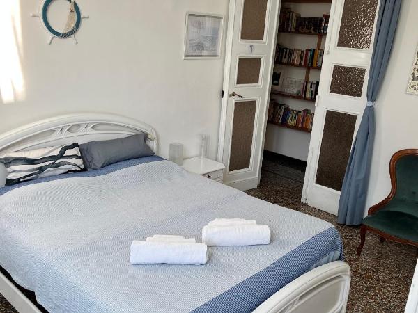 B&B Ligustico : photo 9 de la chambre chambre double avec salle de bains privative extérieure