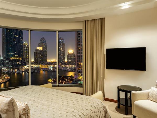 Grosvenor House, a Luxury Collection Hotel, Dubai : photo 2 de la chambre suite premier avec 1 lit king-size, accès gratuit à la plage et à la piscine du complexe hôtelier, accès au salon exécutif, goûter et happy hour, transfert aéroport depuis l'aéroport de dubaï