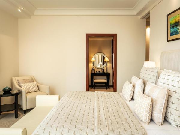 Grosvenor House, a Luxury Collection Hotel, Dubai : photo 3 de la chambre suite premier avec 1 lit king-size, accès gratuit à la plage et à la piscine du complexe hôtelier, accès au salon exécutif, goûter et happy hour, transfert aéroport depuis l'aéroport de dubaï