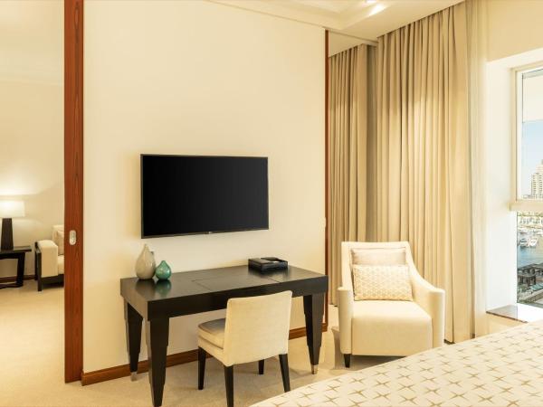 Grosvenor House, a Luxury Collection Hotel, Dubai : photo 1 de la chambre suite junior premier avec 1 lit king-size - accès au salon exécutif, goûter et happy hour, accès gratuit à la plage et à la piscine du complexe hôtelier, transfert depuis aéroport de dubaï