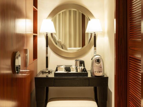 Grosvenor House, a Luxury Collection Hotel, Dubai : photo 5 de la chambre suite junior premier avec 1 lit king-size - accès au salon exécutif, goûter et happy hour, accès gratuit à la plage et à la piscine du complexe hôtelier, transfert depuis aéroport de dubaï