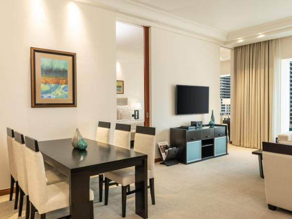 Grosvenor House, a Luxury Collection Hotel, Dubai : photo 6 de la chambre suite exécutive premier avec 1 lit king-size, accès au salon exécutif, goûter et happy hour, accès gratuit à la plage et à la piscine du complexe hôtelier, transfert aéroport depuis l’aéroport de dubaï