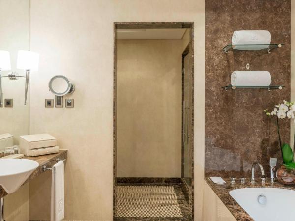 Grosvenor House, a Luxury Collection Hotel, Dubai : photo 7 de la chambre suite junior premier avec 1 lit king-size - accès au salon exécutif, goûter et happy hour, accès gratuit à la plage et à la piscine du complexe hôtelier, transfert depuis aéroport de dubaï