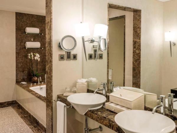 Grosvenor House, a Luxury Collection Hotel, Dubai : photo 8 de la chambre suite exécutive premier avec 1 lit king-size, accès au salon exécutif, goûter et happy hour, accès gratuit à la plage et à la piscine du complexe hôtelier, transfert aéroport depuis l’aéroport de dubaï