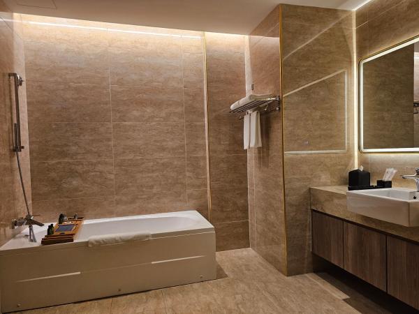 Hompton Hotel by the Beach : photo 6 de la chambre sky suite – super king bed