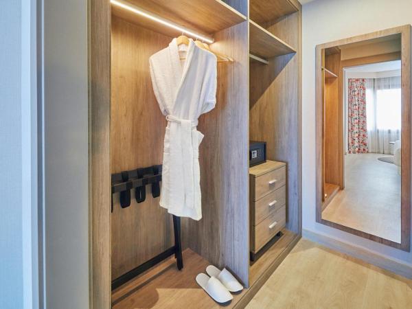 Hesperia Sevilla : photo 7 de la chambre suite avec terrasse