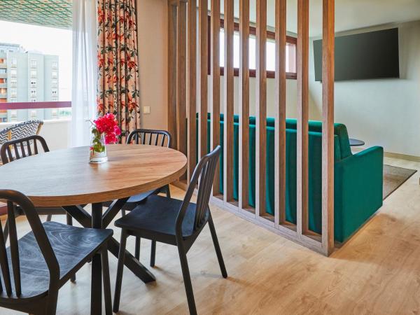 Hesperia Sevilla : photo 5 de la chambre suite avec terrasse