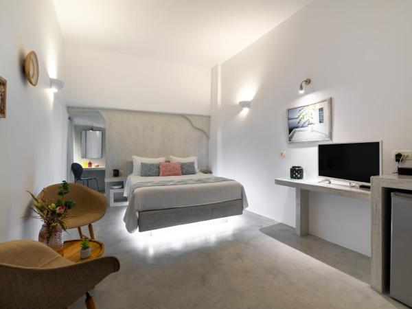 Kima Oia Suites : photo 10 de la chambre suite junior avec jacuzzi (2 adultes)