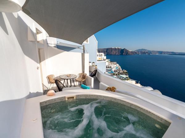 Kima Oia Suites : photo 6 de la chambre suite junior avec jacuzzi (2 adultes)