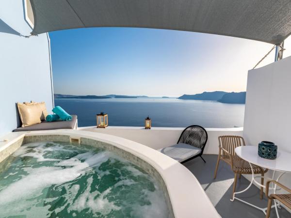 Kima Oia Suites : photo 5 de la chambre suite junior avec jacuzzi (2 adultes)