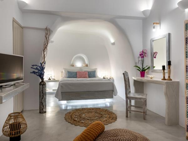 Kima Oia Suites : photo 10 de la chambre suite troglodyte supérieure avec jacuzzi