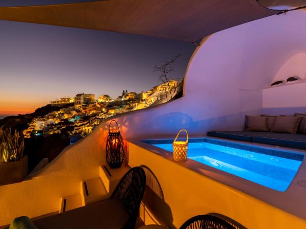 Kima Oia Suites : photo 9 de la chambre suite troglodyte supérieure avec jacuzzi