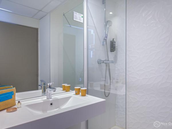 ibis Styles Cannes Le Cannet : photo 8 de la chambre suite familiale standard avec 2 chambres communicantes