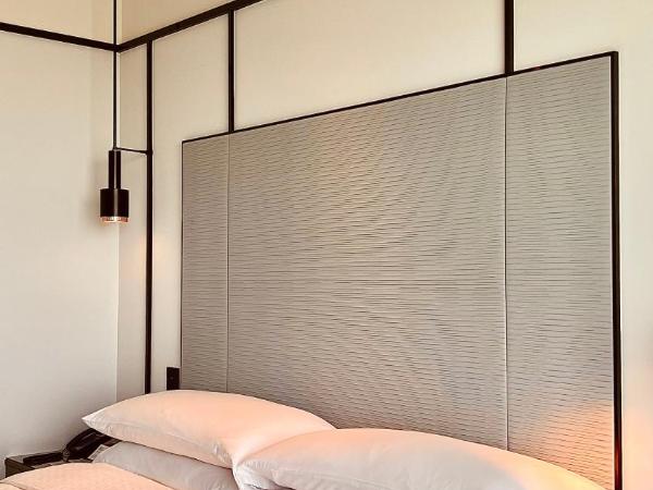 Four Points by Sheraton Hong Kong, Tung Chung : photo 1 de la chambre chambre traditionnelle avec 1 lit king-size