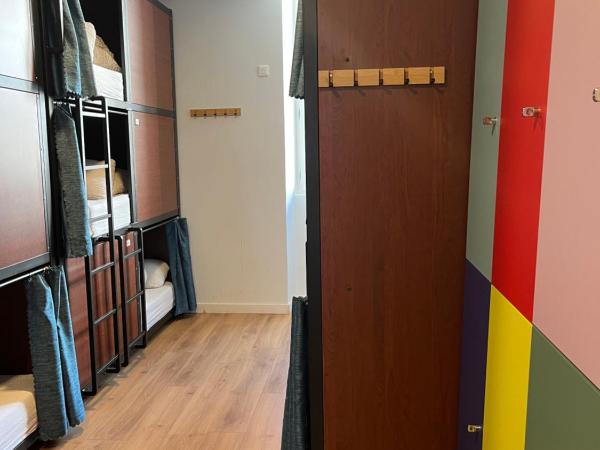 Hostel 20 Bayonne : photo 1 de la chambre lit superposé dans dortoir pour femmes 