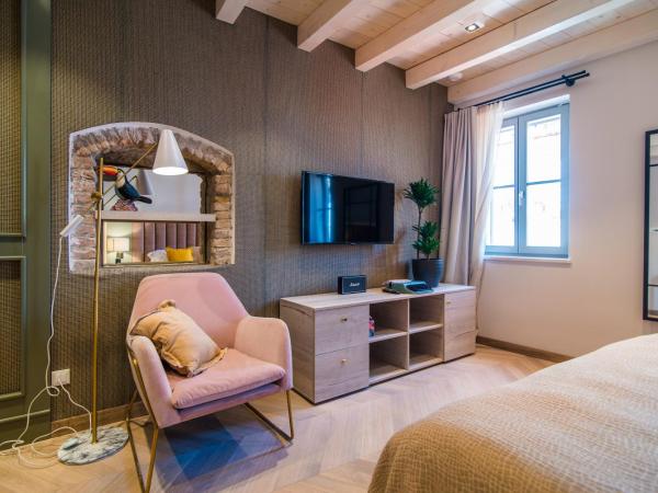 The Melegran : photo 10 de la chambre deluxe suite with sea view and balcony with external access