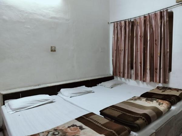 Hotel Rawat : photo 4 de la chambre chambre double deluxe