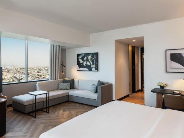 Sheraton Mall of the Emirates Hotel, Dubai : photo 5 de la chambre suite amiri - accès au salon club avec petit-déjeuner, cocktails en soirée, boissons sans alcool et canapés