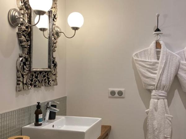 Le Clos des Queyries, Chambres d'Hôtes : photo 7 de la chambre suite dijeaux - vue sur jardin