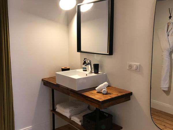 Le Clos des Queyries, Chambres d'Hôtes : photo 2 de la chambre suite cailhau - vue sur jardin