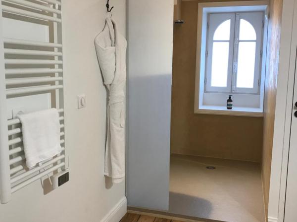 Le Clos des Queyries, Chambres d'Hôtes : photo 2 de la chambre suite salinières - vue sur jardin