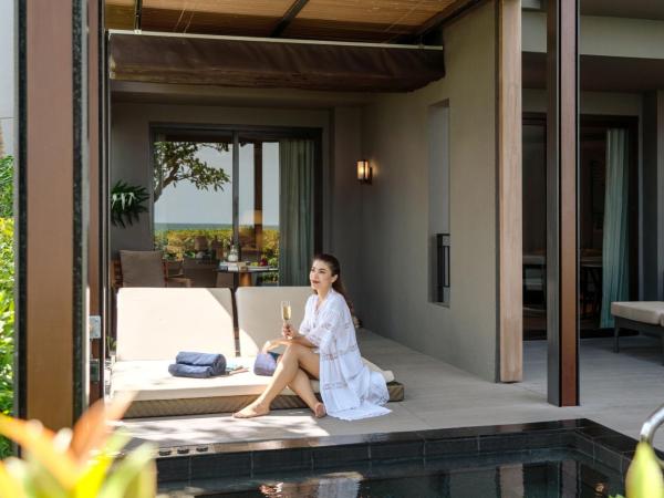 Hua Hin Marriott Resort and Spa : photo 4 de la chambre suite lit king-size avec jacuzzi et jardin