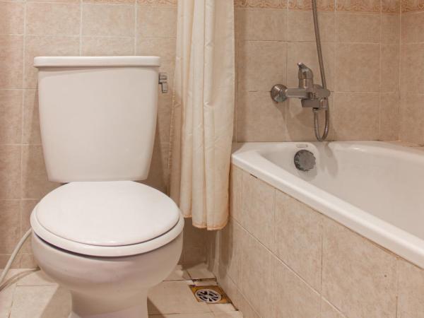 Puri Sawo Manila Residence : photo 6 de la chambre chambre lits jumeaux spacieuse