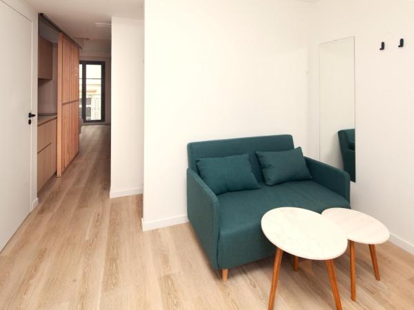 FINESTATE Coliving Champs-Elysées : photo 7 de la chambre suite junior avec balcon