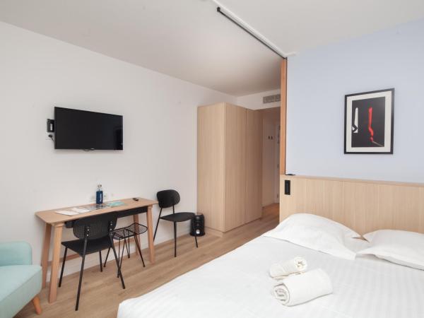 FINESTATE Coliving Champs-Elysées : photo 4 de la chambre suite junior avec balcon