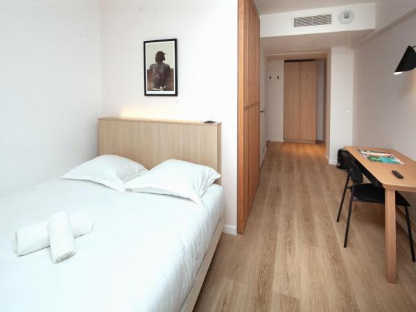 FINESTATE Coliving Champs-Elysées : photo 9 de la chambre appartement avec balcon