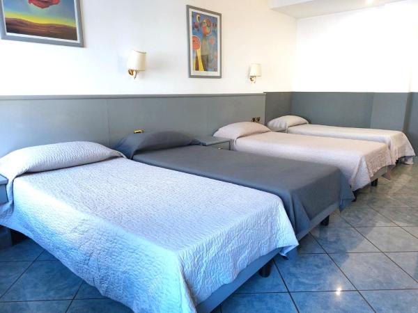 Hotel Vitruvio : photo 4 de la chambre grande chambre familiale