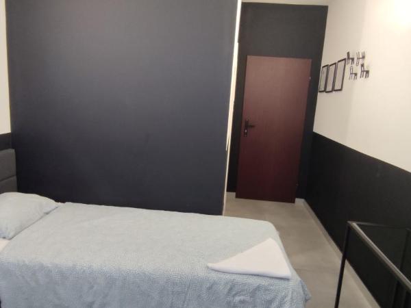 Grey Poznań Pokój z łazienką , Darmowy parking, Zameldowanie Bezobsługowe : photo 6 de la chambre chambre lits jumeaux avec salle de bains privative