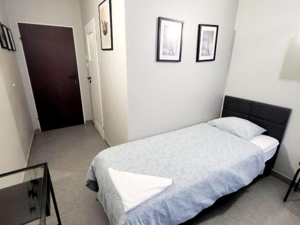 Grey Poznań Pokój z łazienką , Darmowy parking, Zameldowanie Bezobsługowe : photo 2 de la chambre chambre lits jumeaux avec salle de bains privative