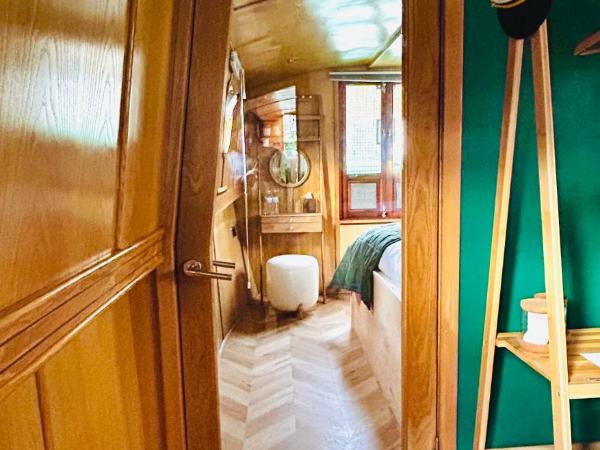 The Four Sisters Boatel - Houseboat : photo 7 de la chambre appartement avec terrasse