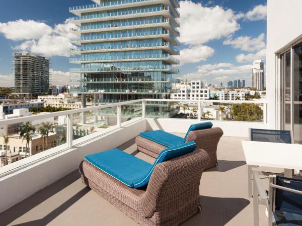 Marriott Stanton South Beach : photo 4 de la chambre chambre avec 2 lits doubles et balcon - vue sur ville