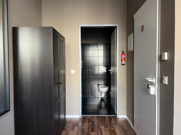 N8 ROOMS - by Leipzig Suites : photo 6 de la chambre chambre double avec salle de bains privative