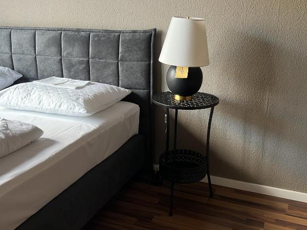 N8 ROOMS - by Leipzig Suites : photo 8 de la chambre chambre double avec lit d'appoint
