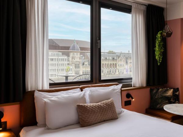 Hotel Indigo Antwerp City Centre, an IHG Hotel : photo 8 de la chambre chambre premium avec balcon