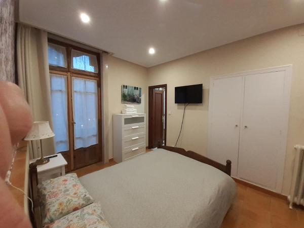 Uría 25 rooms : photo 9 de la chambre chambre double avec salle de bains privative