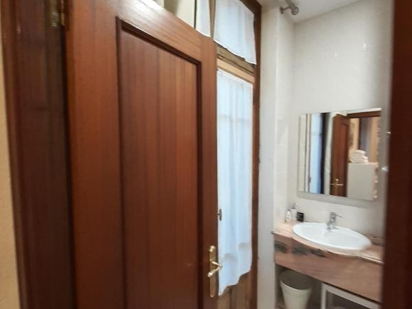 Uría 25 rooms : photo 8 de la chambre chambre double avec salle de bains privative