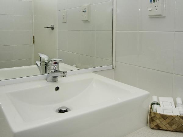 Aarangi Motel : photo 5 de la chambre chambre familiale - vue sur jardin