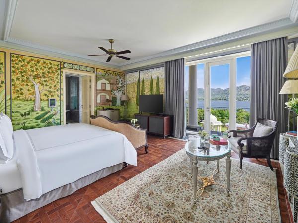 Raffles Udaipur : photo 1 de la chambre raffles presidential suite - complimentary 01 bottle of house wine upon arrival, butler on call, 15% discount on food & soft beverage and spa, 4 pieces laundry once per stay