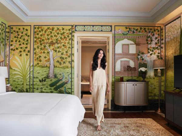 Raffles Udaipur : photo 3 de la chambre raffles presidential suite - complimentary 01 bottle of house wine upon arrival, butler on call, 15% discount on food & soft beverage and spa, 4 pieces laundry once per stay