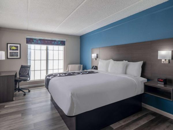 La Quinta Inn by Wyndham Sacramento North : photo 2 de la chambre chambre lit king-size deluxe - non-fumeurs