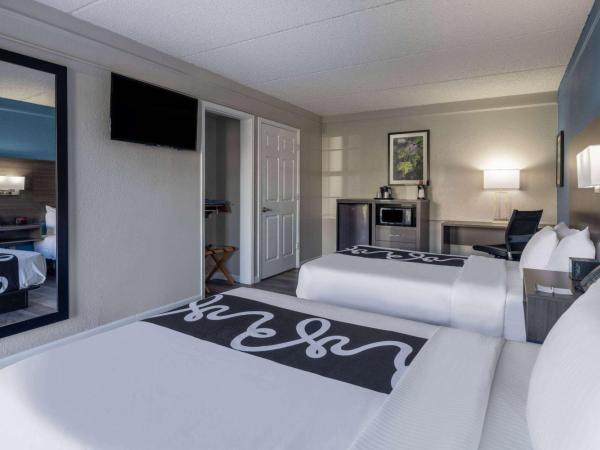 La Quinta Inn by Wyndham Sacramento North : photo 2 de la chambre chambre avec 2 lits doubles - accessible aux personnes à mobilité réduite/non-fumeurs