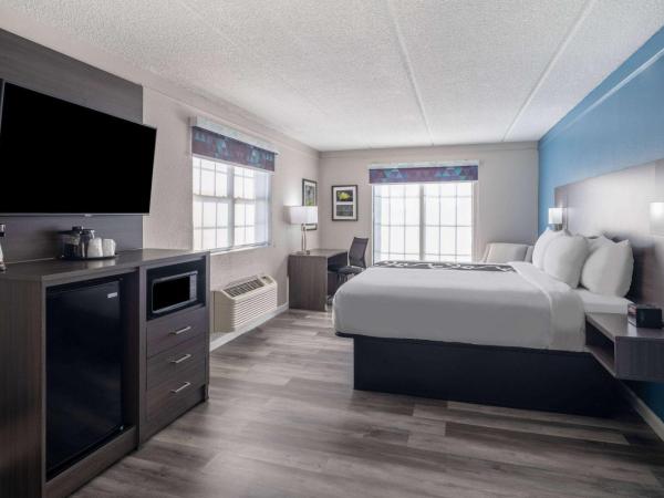 La Quinta Inn by Wyndham Sacramento North : photo 1 de la chambre chambre lit king-size deluxe - non-fumeurs