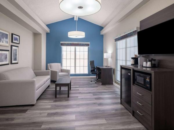 La Quinta Inn by Wyndham Sacramento North : photo 1 de la chambre suite lit king-size